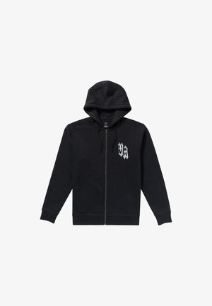 Schwarze Zip-Hoodie mit Kängurutasche, Kapuze mit Kordelzug und weißen grafischen Akzenten auf der linken Brust. Hergestellt aus weichem Stoff.