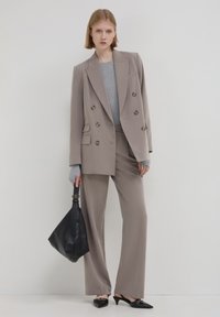 Calliope 6 BOTTONI - Cappotto corto - marrone