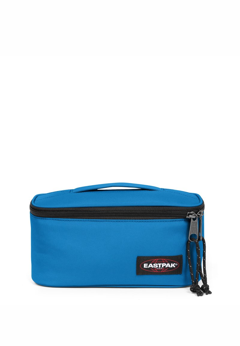 Estuche rectangular azul hecho de tela duradera, con cierre de cremallera, un asa en la parte superior y una etiqueta de marca en el lateral.