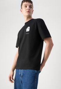 HUGO DICATIKO - Printtipaita - black