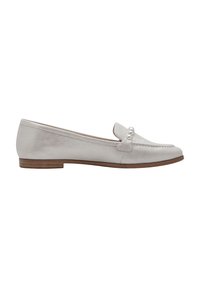 Mocassin plat en cuir argenté avec semelle en bois et ornements de perles décoratives sur la bride supérieure, vue de profil latéral.
