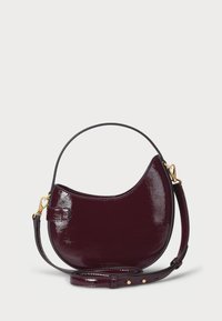 Burgundi patendiga nahk kott kaarekujulise kujuga, ühe ülemise sangaga ja eemaldatava õlarihmaga. Kullast detailide aksessuaarid.