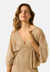 Non sélectionné, or