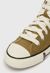 Converse CHUCK TAYLOR ALL STAR WIDE UNISEX - Magas szárú sneakerek - swamp core/vintage white/black