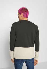 Only & Sons ONSOTIS LIFE CREWNECK - Camisola - peat