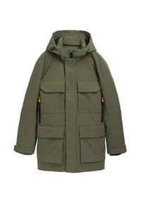 Olívovo zelená parka bunda s kapucňou, viacerými prednými vreckami, kontrastnými čiernymi zipsami a hladkým, textúrovaným materiálom.