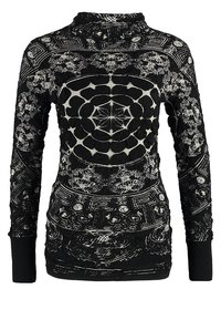 Haut noir à manches longues et col roulé avec des motifs blancs circulaires et géométriques complexes couvrant le tissu.