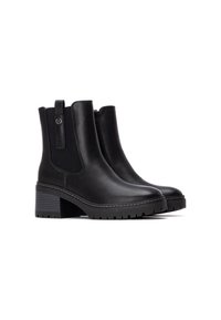 Stivaletti neri alla caviglia con punta rotonda, pannelli laterali elastici e tacco a blocco texture. Realizzati in pelle liscia con dettagli di cucitura minimi.