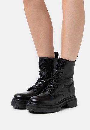 Enkellaarsjes met plateauzool - black