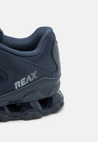 Nike Performance REAX 8 TR - Sapatilha de treino - obsidian/metallic armory navy/thunder blue/wolf grey