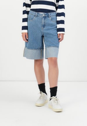 PCMINDY LOOSE - Shorts - light blue denim