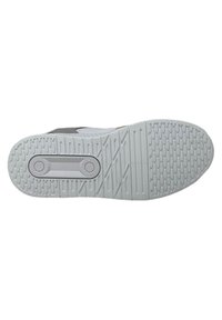 Suela de zapato de goma blanca con un patrón texturizado, que presenta una sección gris y dos acentos circulares. El diseño incluye estrías para mayor tracción.