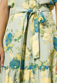 Moves PARINKA  - Jurk - laurel green