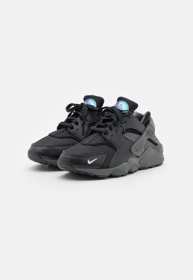 Instituut aardolie Zoeken Nike Sportswear AIR HUARACHE MV UNISEX - Sneakers laag - black/blue  lightning/metallic silver/wolf grey/iron grey/blue lightning/zwart -  Zalando.nl