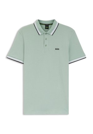 Mintgrön pikétröja med texturerat tyg, treknappslå och kontrasterande svartvita randiga detaljer på kragen och ärmarna.