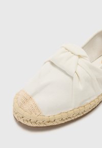 Thumbnail Image 6