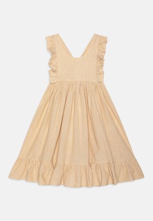 Vestido de algodón beige con escote en V, tirantes con volantes y falda plisada y acampanada que termina en un dobladillo con volantes. Presenta rayas verticales.