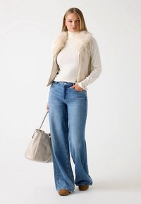 Guess Chaleco - creme