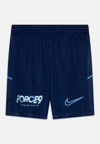 Námorné športové šortky s priedušnou textúrou. Obsahujú biely a svetlomodrý logo "FORCE9" a Nike swoosh. Elastický pás pre pohodlie.