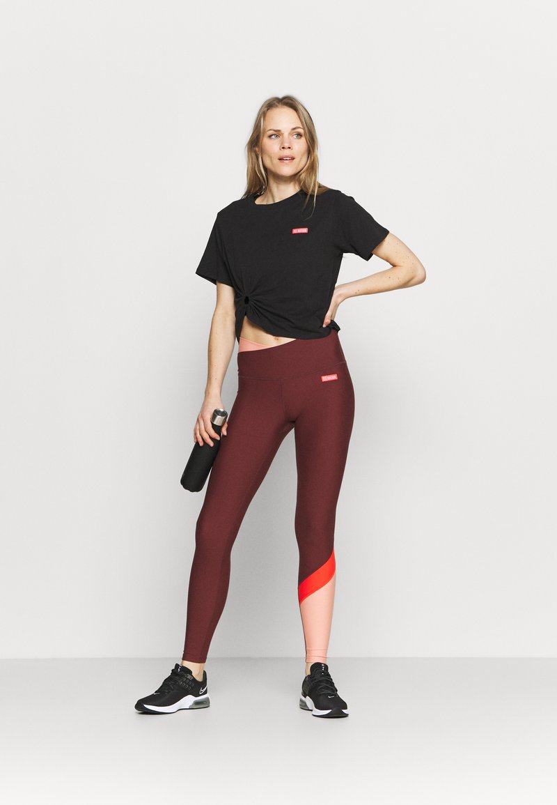 Damen Sportbekleidung | P.E Nation POINT FORWARD LEGGING Tights bordeaux - ZD44492 Damen Sportbekleidung | P.E Nation POINT FORWARD LEGGING Tights bordeaux - ZD44492