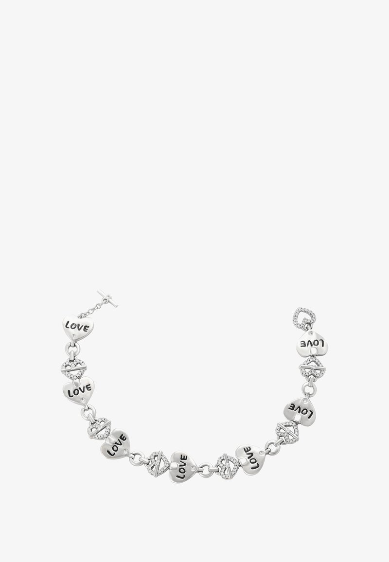Strieborný náramok s striedavými srdcovými článkami s vygravírovaným nápisom "LOVE" a pierkami posiatymi kamienkami, vybavený zapínaním na otočenie.