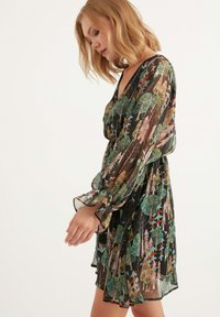 Herita BALLOON SLEEVE V NECK - Freizeitkleid - black
