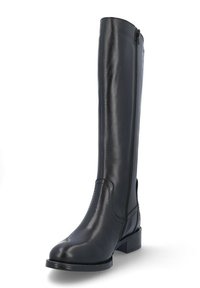 Botas de cuero negras hasta la rodilla con un acabado liso, puntera redonda, cremallera lateral y un tacón bajo tipo bloque. Incluyen un detalle de costura a lo largo de las costuras.