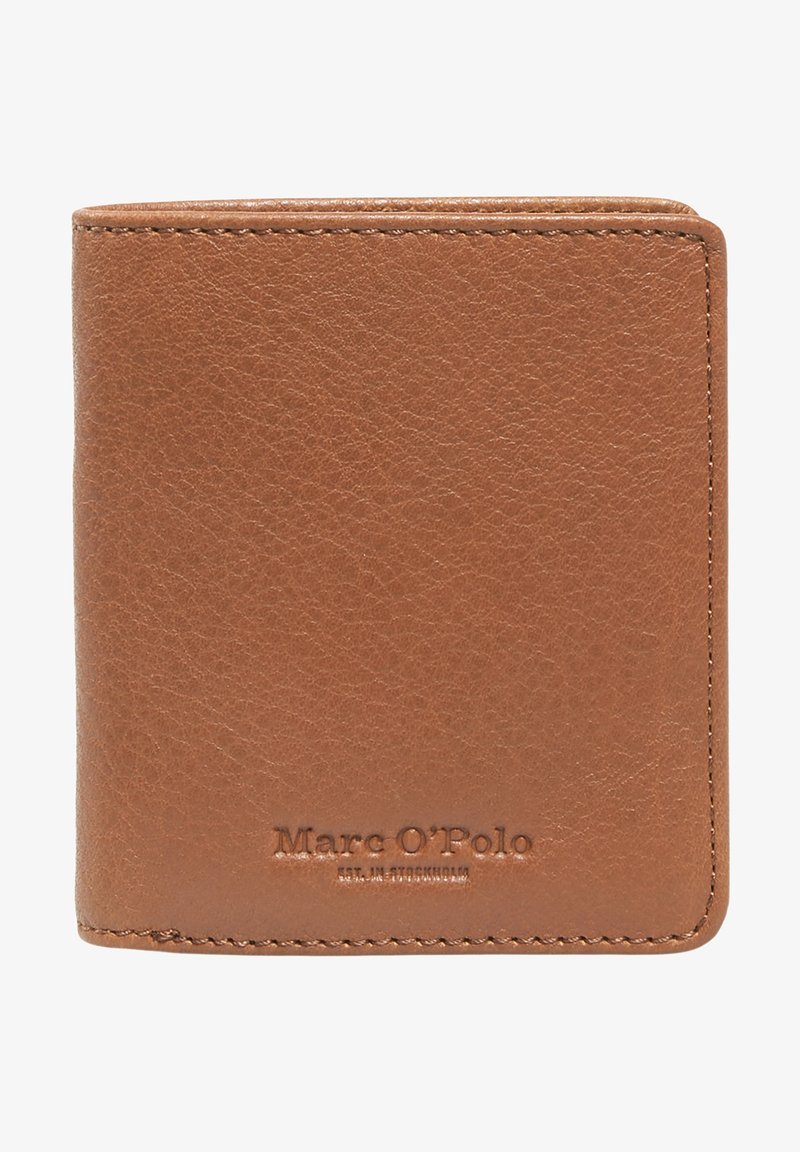 Brązowy skórzany portfel o fakturowanej powierzchni, z delikatnym przeszyciem i wytłoczonym logo marki z przodu. Złożony w stylu bi-fold.