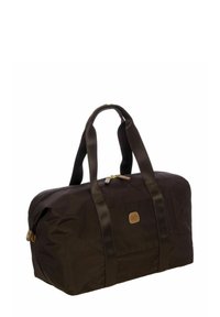 Borsa da viaggio in tessuto marrone con texture liscia, doppie maniglie, cerniera dorata e una piccola etichetta con logo. Forma rotonda con base piatta.