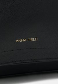 Thumbnail Image 7
