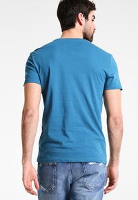 Pier One Camiseta básica - petrol