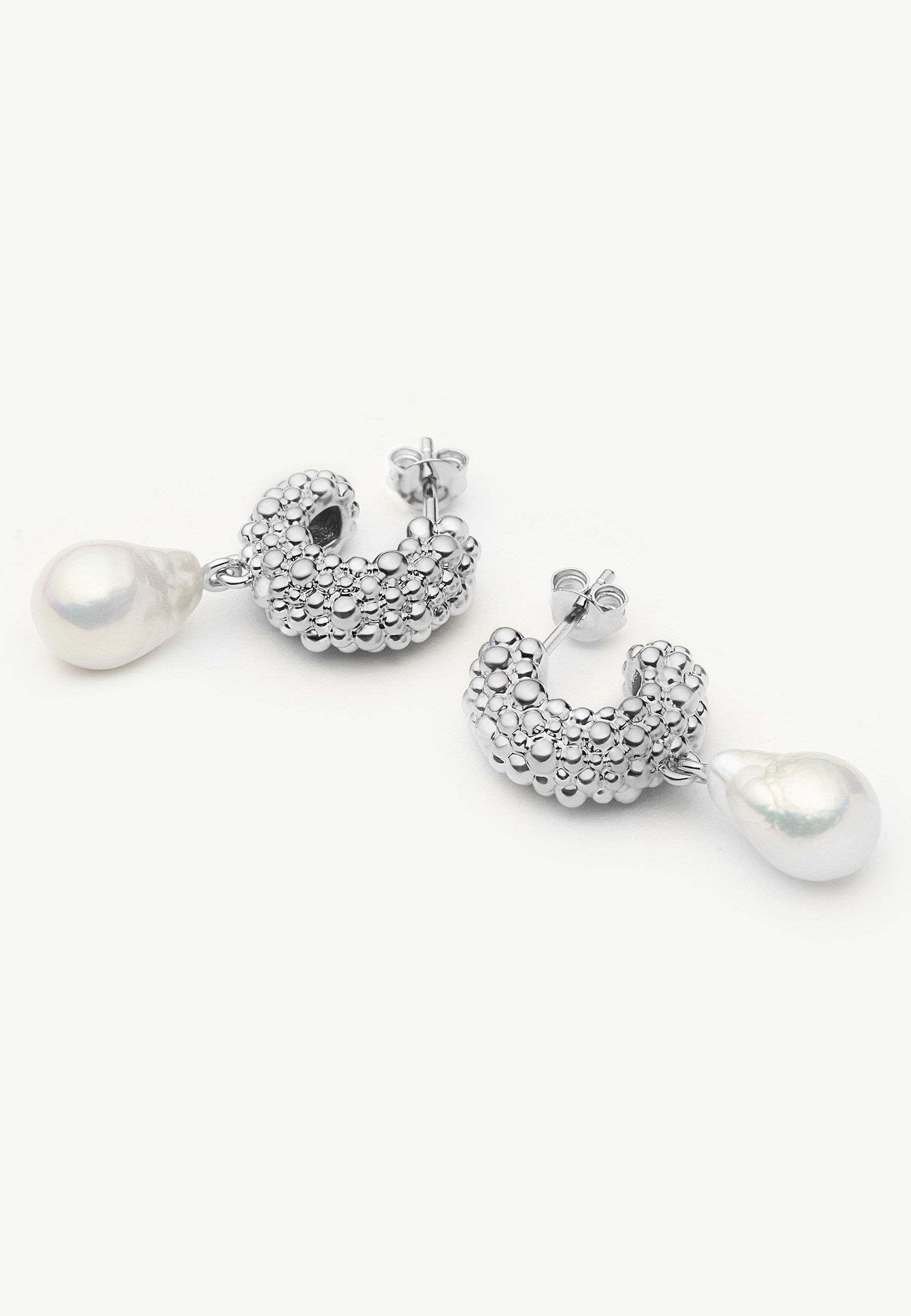 Missoma PEARL BAYA SMALL HOOP DROP EARRINGS - Ohrringe - silver
