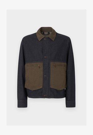 Σκούρο τζην μπουφάν με καφέ γιακά και δύο μεγάλες μπροστινές καφέ τσέπες με φερμουάρ, κλείσιμο με κουμπιά στο κέντρο μπροστά.