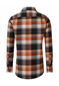 Herre langærmet skovmandsskjorte i orange, sort, hvid og grå. Har knapmanchetter og en traditionel krave. Struktureret flannels stof.