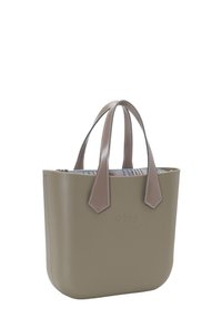 Tote-Bag aus mattem taupefarbenem Gummi mit hellbraunen Ledergriffen. Verfügt über einen Reißverschluss und ein gestreiftes Innenfutter. O Bag-Logo ist auf der Vorderseite geprägt.