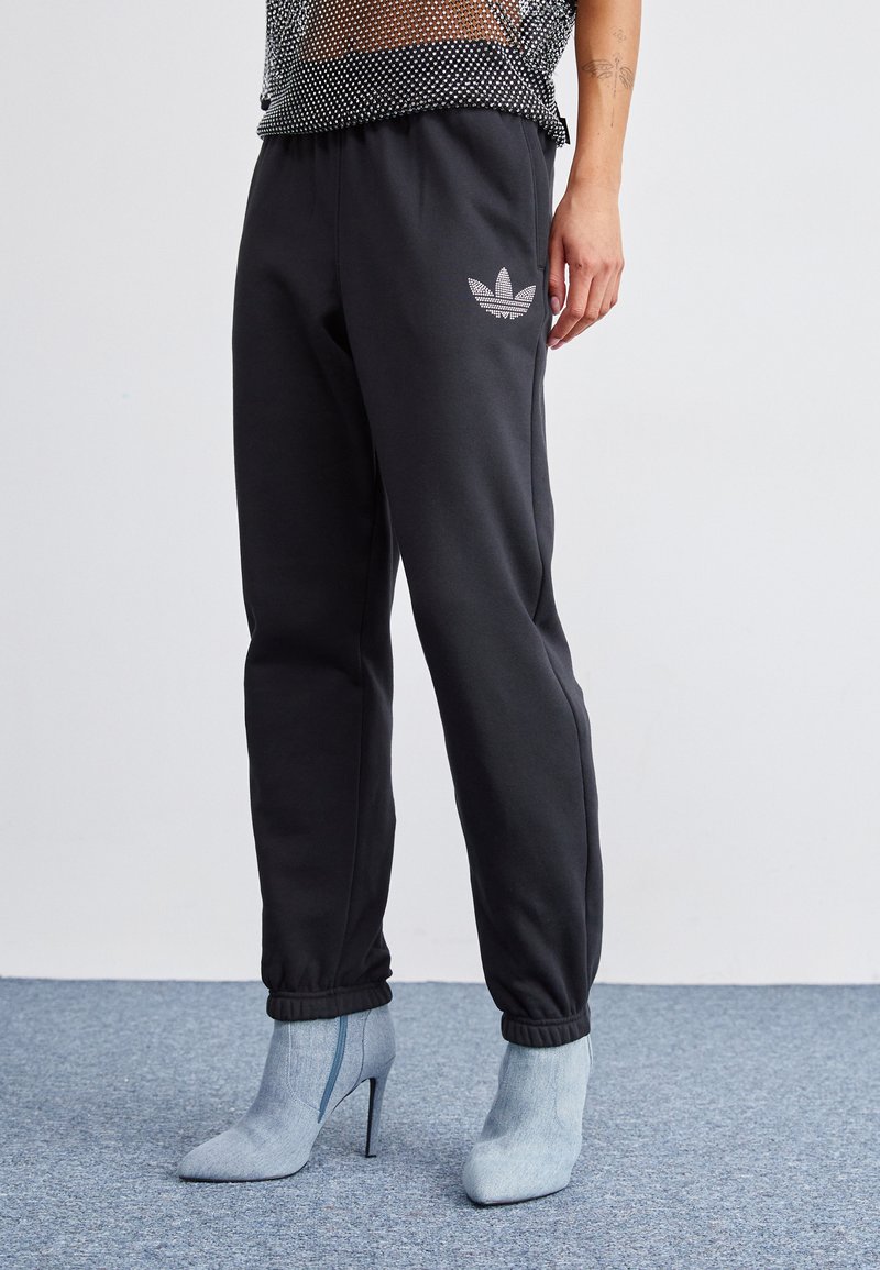 adidas Originals - FASHION EMBELLISHED JOGGERS - Trainingsbroek - black, Vergroten