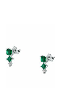 Sølvstud øreringe med tre ædelstene hver: firkantede og diamantformede grønne sten ovenfor en lille rund klar ædelsten på hvid baggrund.