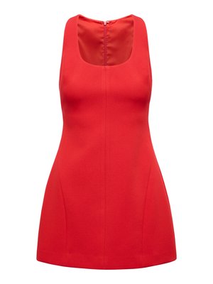 Robe rouge sans manches avec un décolleté carré, un corsage ajusté et un ourlet évasé. Tissu lisse avec une fermeture éclair à l’arrière. Sans motifs ni accents.