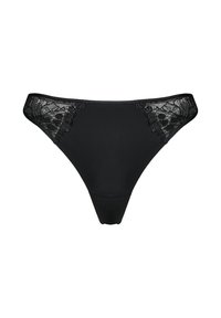 Czarne stringi dla kobiet z panelami koronkowymi w kwiaty po bokach i solidnym przodem na białym tle.