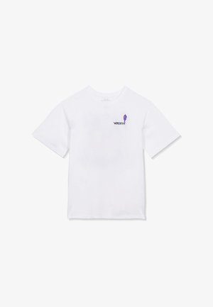 T-shirt blanc à manches courtes avec un petit motif de flamme violette et un logo "Volcom" multicolore sur le côté gauche de la poitrine.
