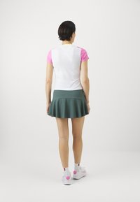 Nike Performance SLAM SKIRT - Αθλητική φούστα - vintage green/white