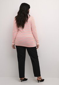 Kaffe Curve KCLIA - Long sleeved top - chalk fiery red-black heart