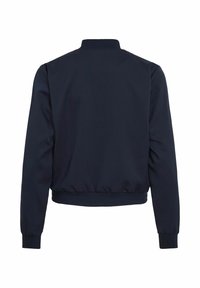 Marinblå långärmad bomberjacka med ribbad krage, ärmslut och midja, visad från baksidan mot en vit bakgrund.
