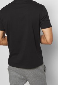 Champion T-shirt med print - black