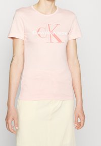 Calvin Klein Jeans Triko s potiskem - pink