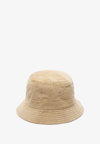 Cappello a secchiello in corduroy beige, con texture a righe verticali, una visiera larga e inclinata verso il basso, e piccoli fori di ventilazione sui lati.