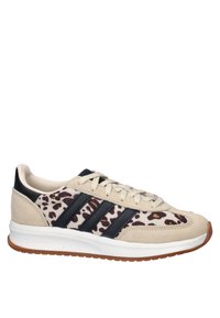 Beige sneakers met een luipaardprintpaneel, marineblauwe strepen, synthetische bovenkant, rubberen zool, vetersluiting en Cloudfoam-voering.