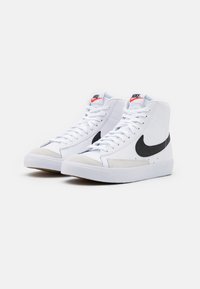 Nike Sportswear BLAZER MID 77 - Höga sneakers - white/black/total orange