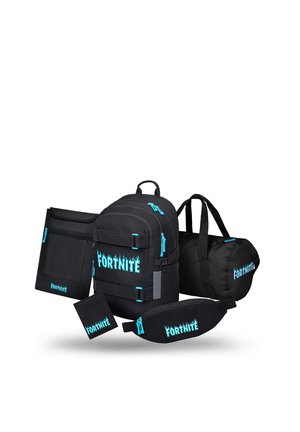 Zaino nero con marchio Fortnite, borsa da viaggio, astuccio, portafoglio e cartella con cerniere blu e logo su sfondo bianco.