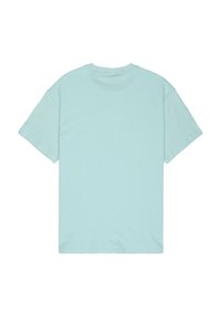 T-shirt bleu clair à manches courtes, en coton doux, avec un col rond et une texture lisse unie. Aucun motif ni détail visible.